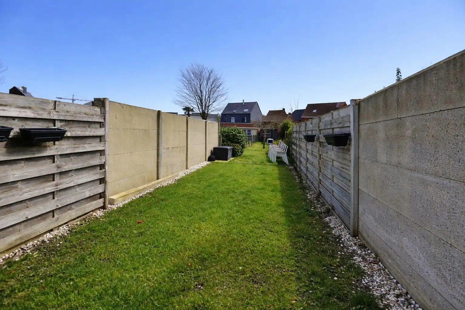 Rijwoning met zonnige tuin nabij centrum Maldegem. foto 9