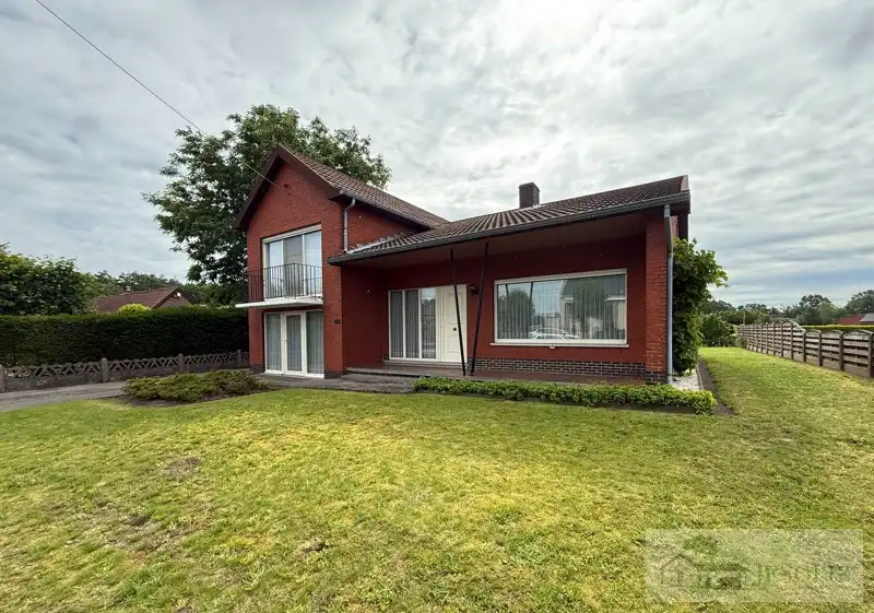 Hoofdfoto van de publicatie: Zeer rustig gelegen split-level woning op  7a80ca