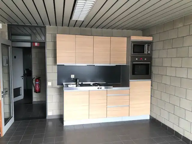 HANDELSPAND - BUREEL TE HUUR MET 3 STAANPLAATSEN foto 5