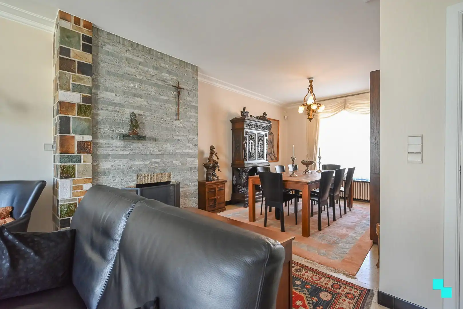 Zeer ruime woning met naastliggend interessant perceel te Izegem foto 8