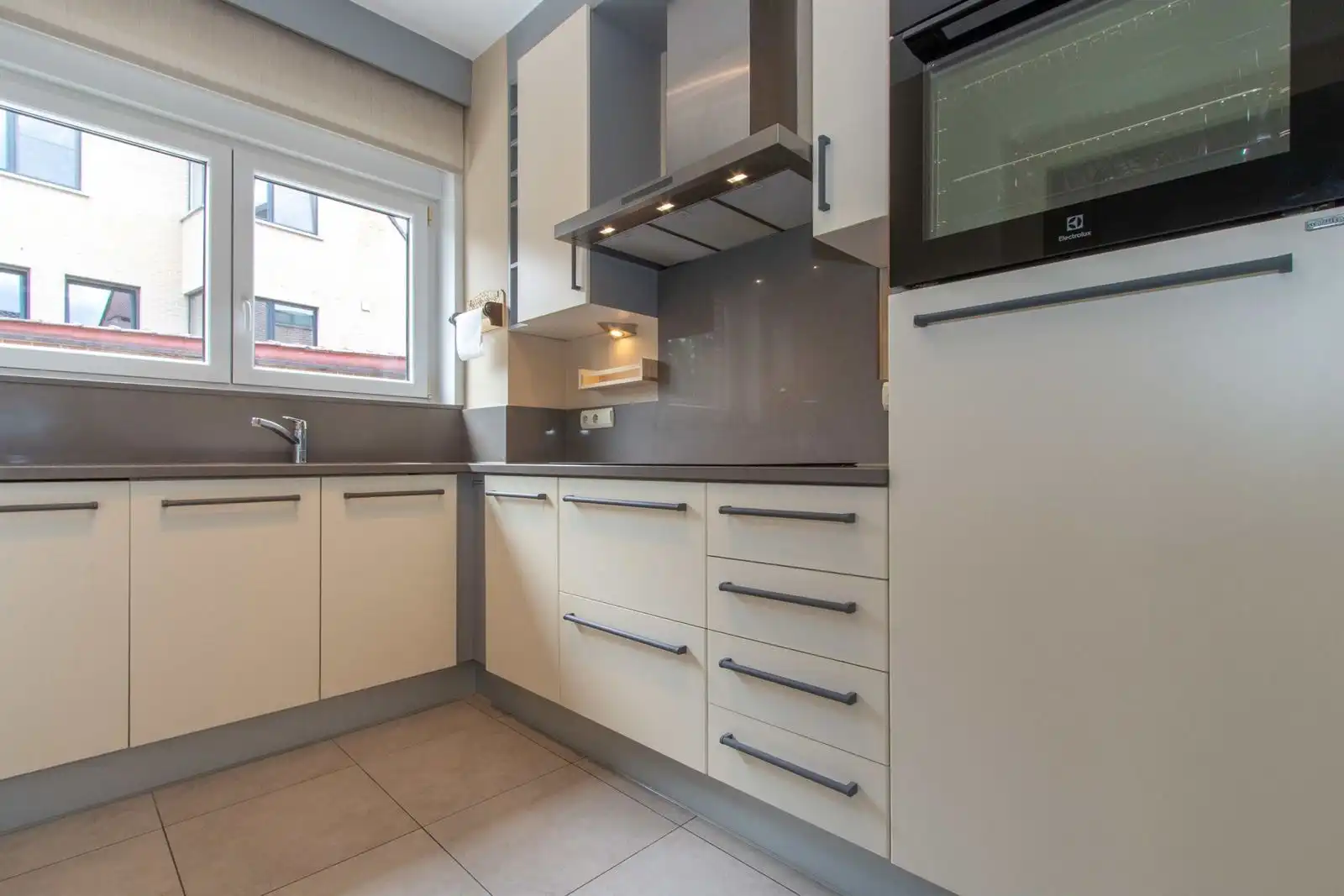 Gelijkvloers appartement centrum Sint-Pieters-Leeuw foto 12