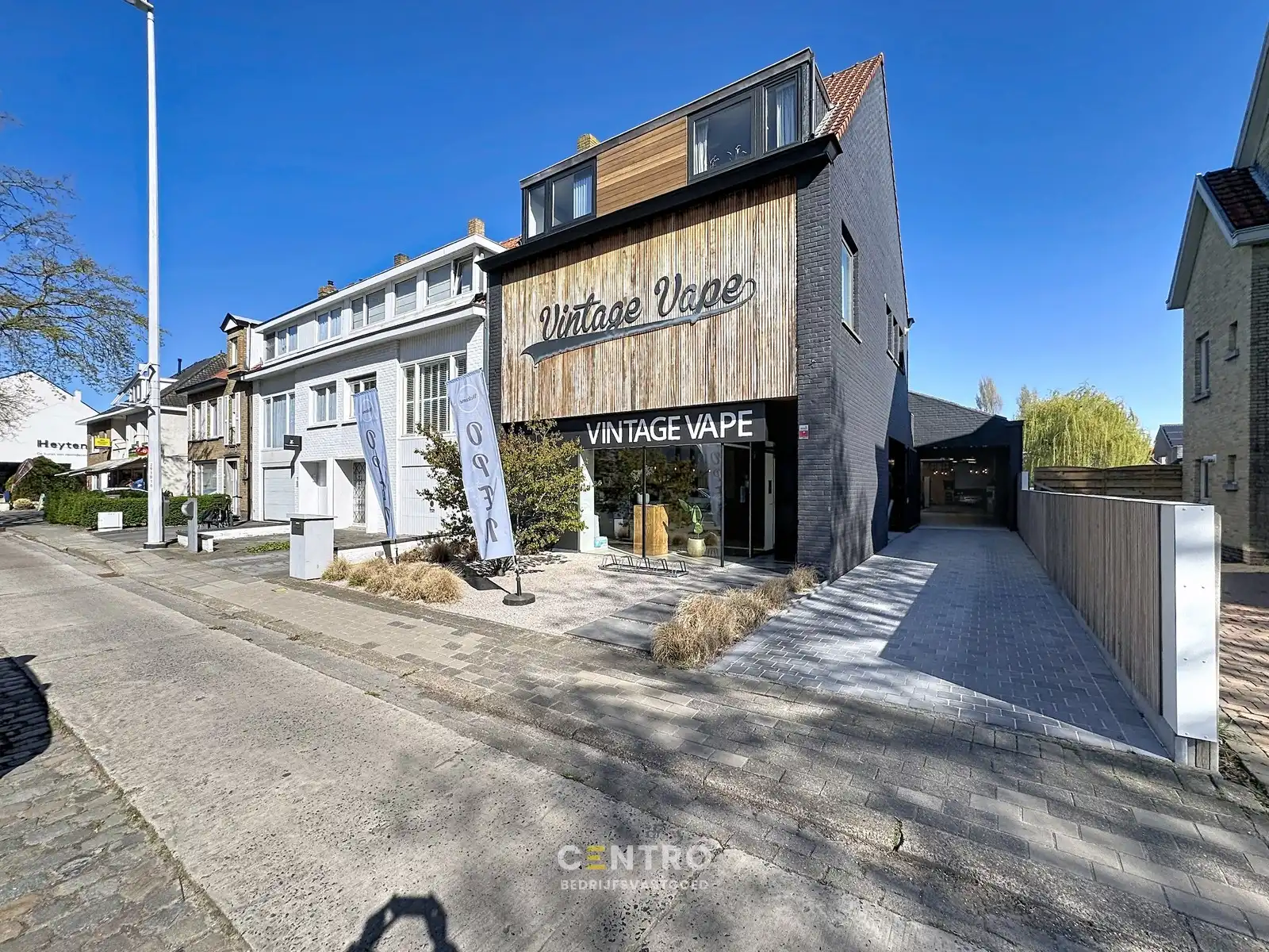 Instapklaar HANDELSPAND te koop met MAGAZIJN (stockage of parkeerplaatsen) en ruim APPARTEMENT (3 slpkms) langs dé Maalse Steenweg te Brugge (Sint-Kruis) foto 3