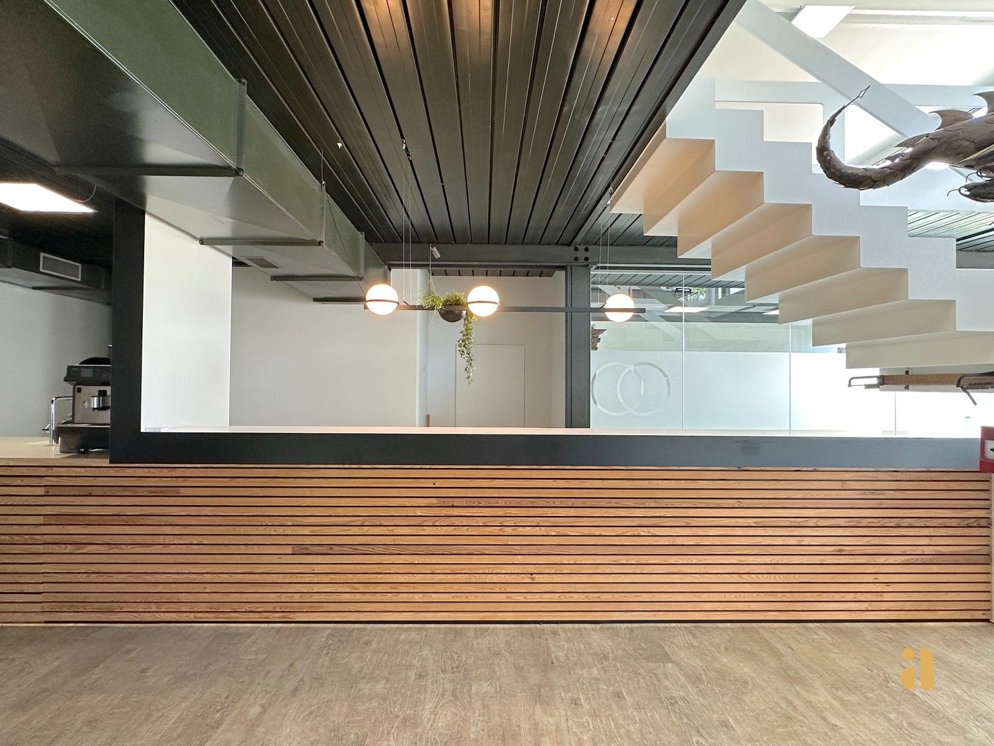 Architecturaal handelspand van 760m2 in Gent-Sint-Amandsberg foto 2