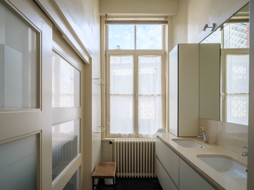 Bijzondere herenwoning met unieke ligging aan het water foto 9