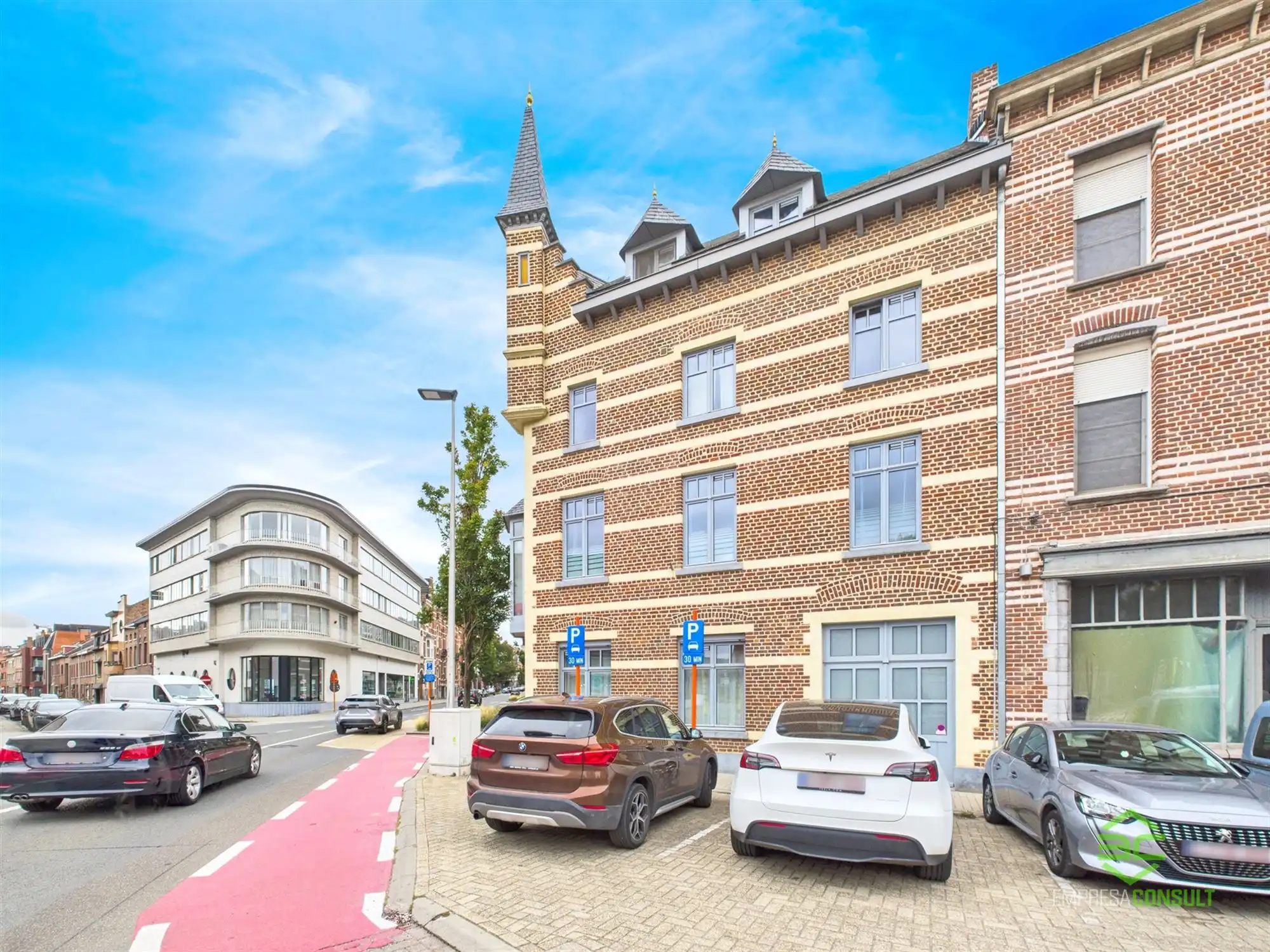 Interessant opbrengsteigendom met 4 app in het centrum! foto 2