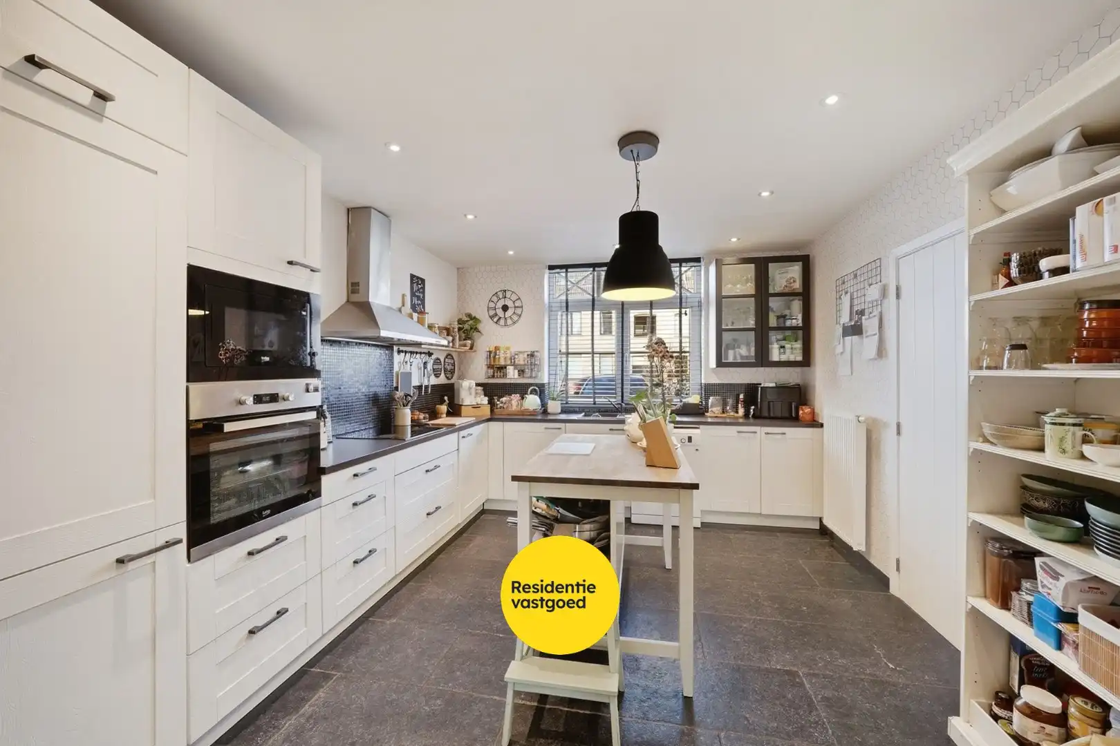 Instapklare gezinswoning met 4 slaapkamers en zonnige tuin in Bredene foto 7