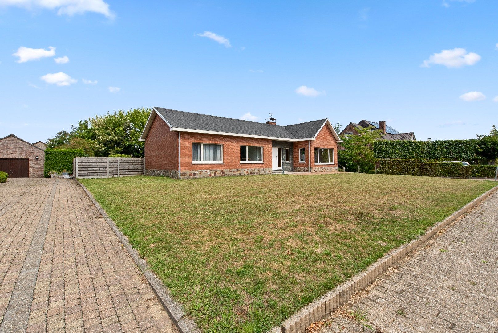 Zeer gunstig gelegen bungalow met 3 slaapkamers op 12a 15ca foto 3