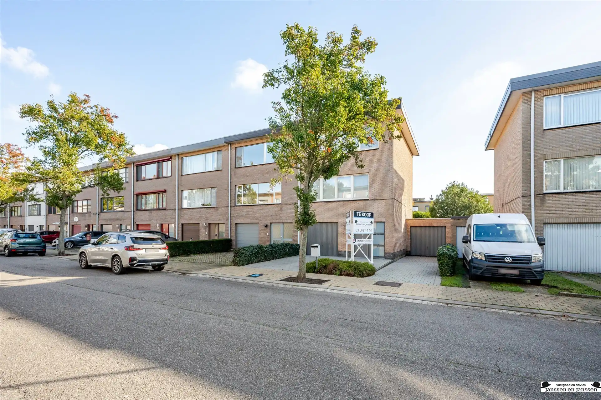 Instapklare bel-etage met 3 à 4 en twee garages! foto 2