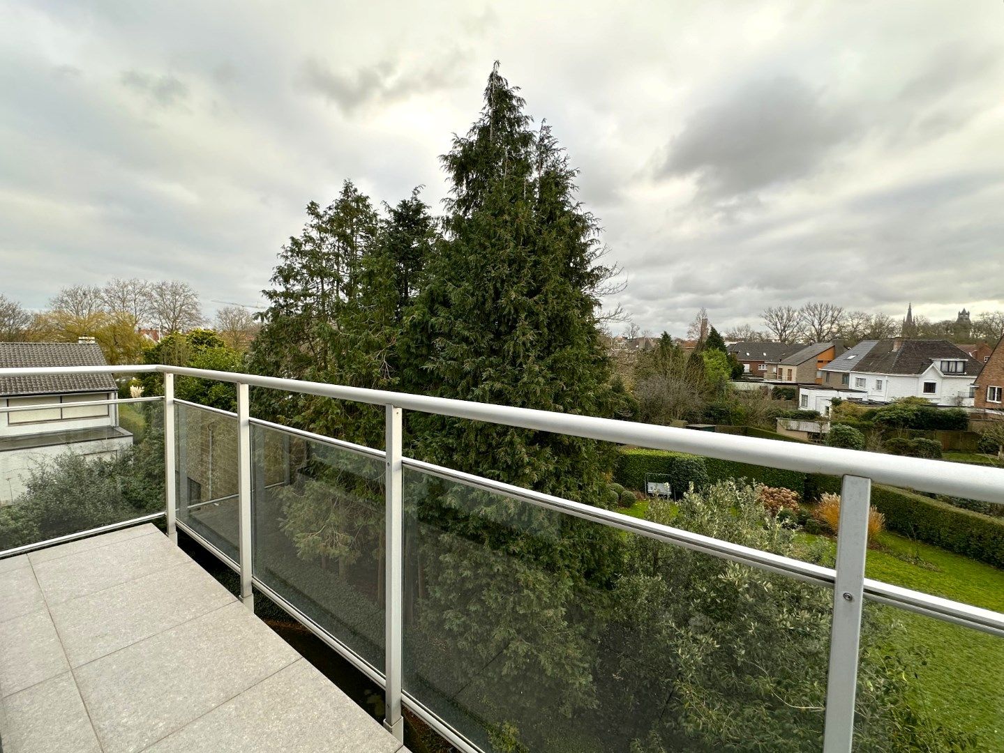 Lichtrijk appartement met drie slaapkamers foto 15