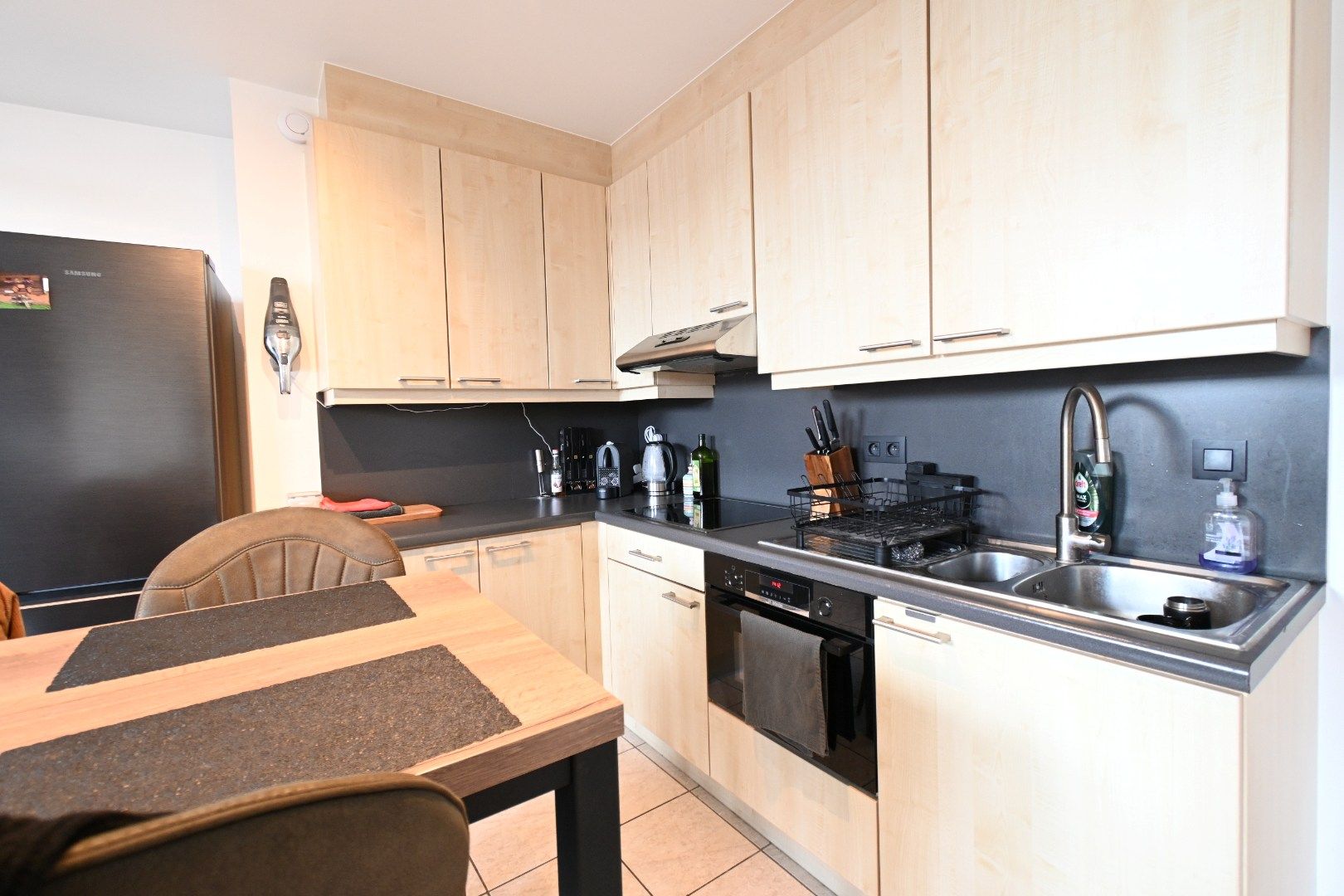 Knappe studio met mezzanine in Tongeren-centrum vlakbij park "De Motten" foto 5