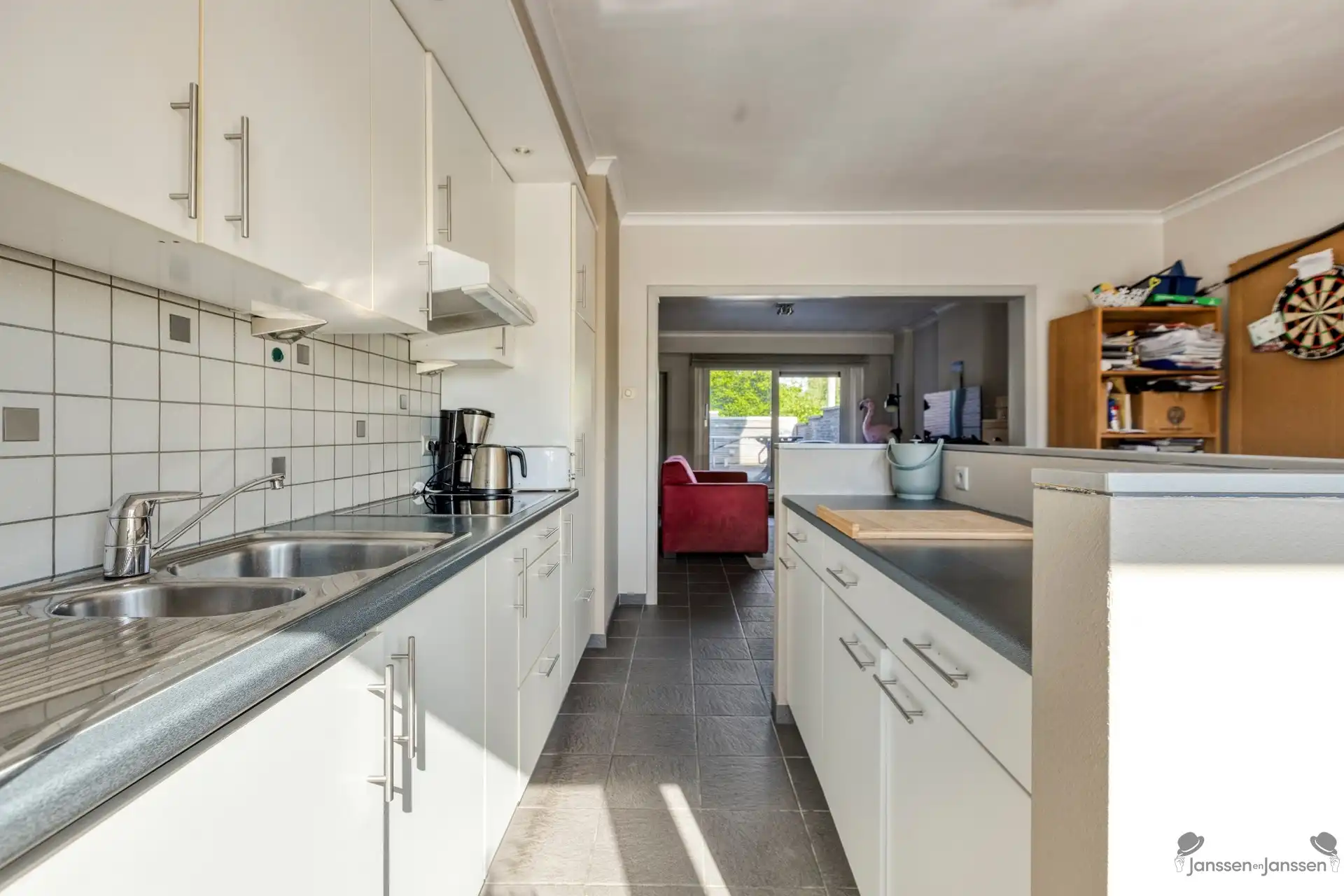 Commercieel handelspand met ruim appartement op toplocatie in Hasselt foto 16