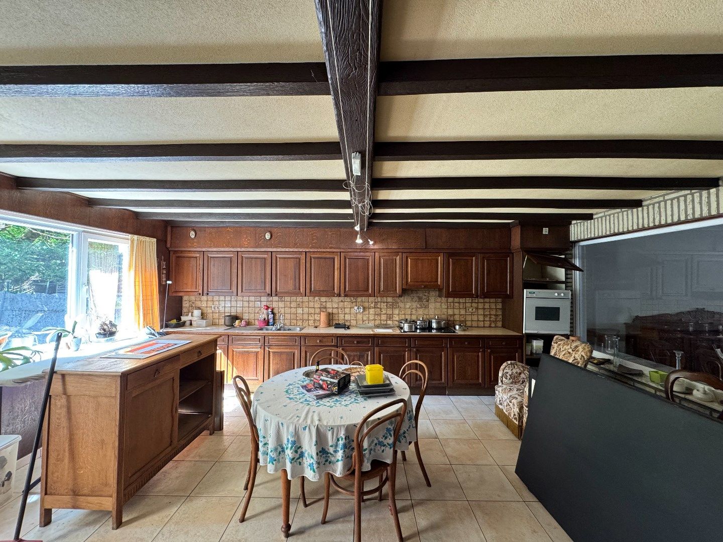 zeer ruime 4-gevelwoning met achterliggend landgebouw gelegen op een mooi perceel van +/- 5952 m² foto 5