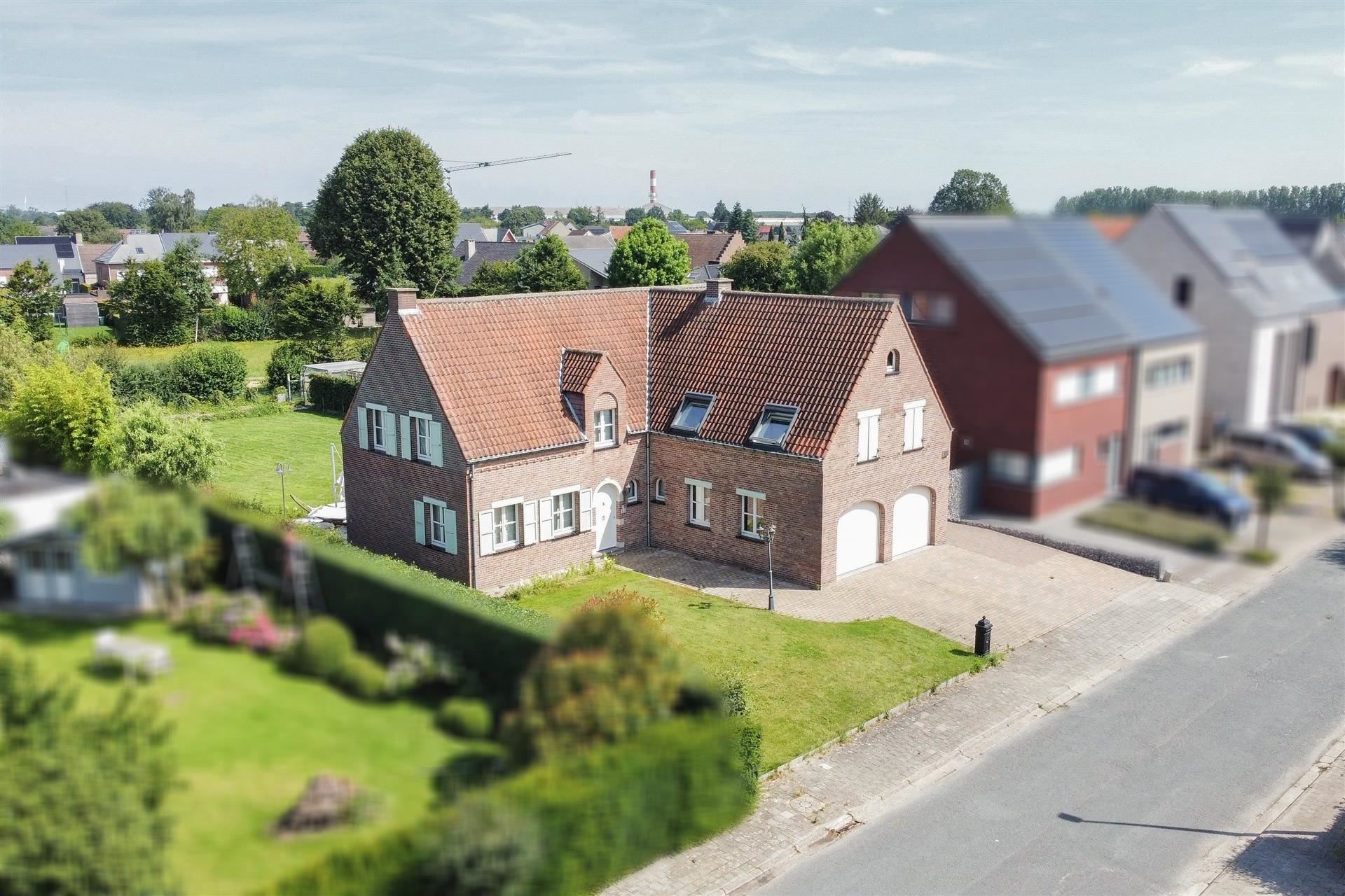 Rustig gelegen, charmante villa met dubbele garage en tuin.  foto 30