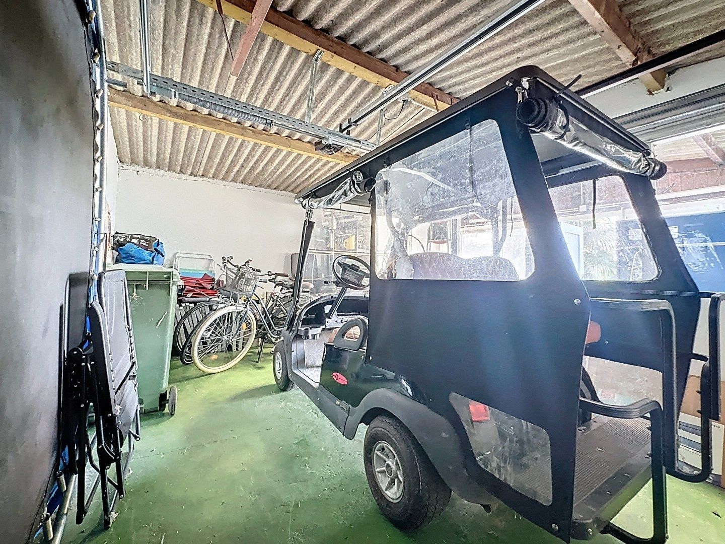 Ruime hoekwoning nabij centrum foto 28