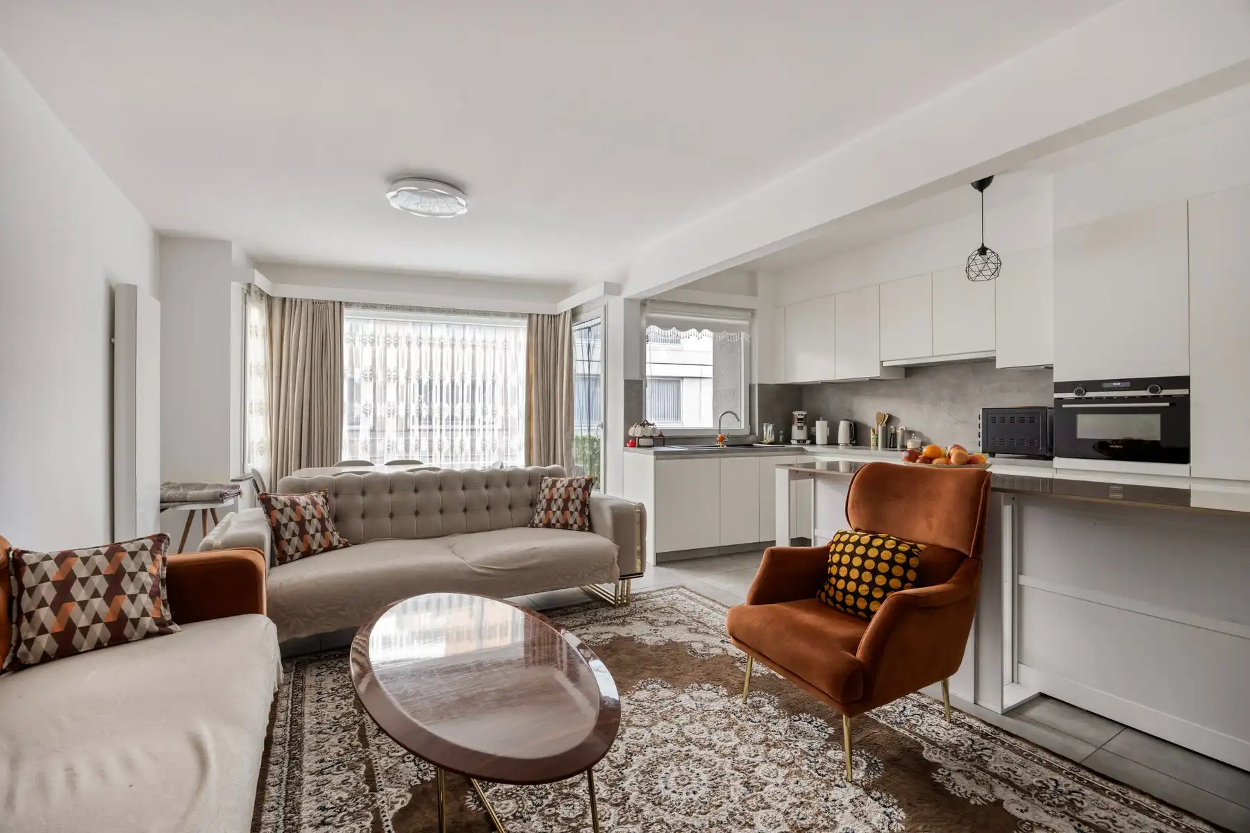 Volledig gerenoveerd appartement in kleine residentie foto 3