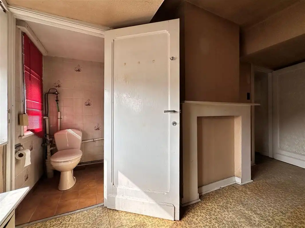 SCHELLEBELLE - Te renoveren woning met potentieel! foto 5