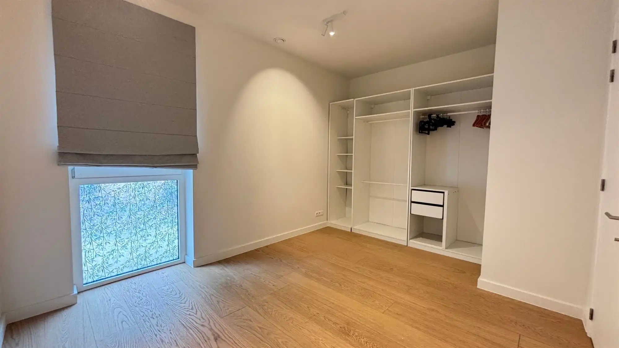 Gerenoveerd gelijkvloers appartement met tuin foto 8