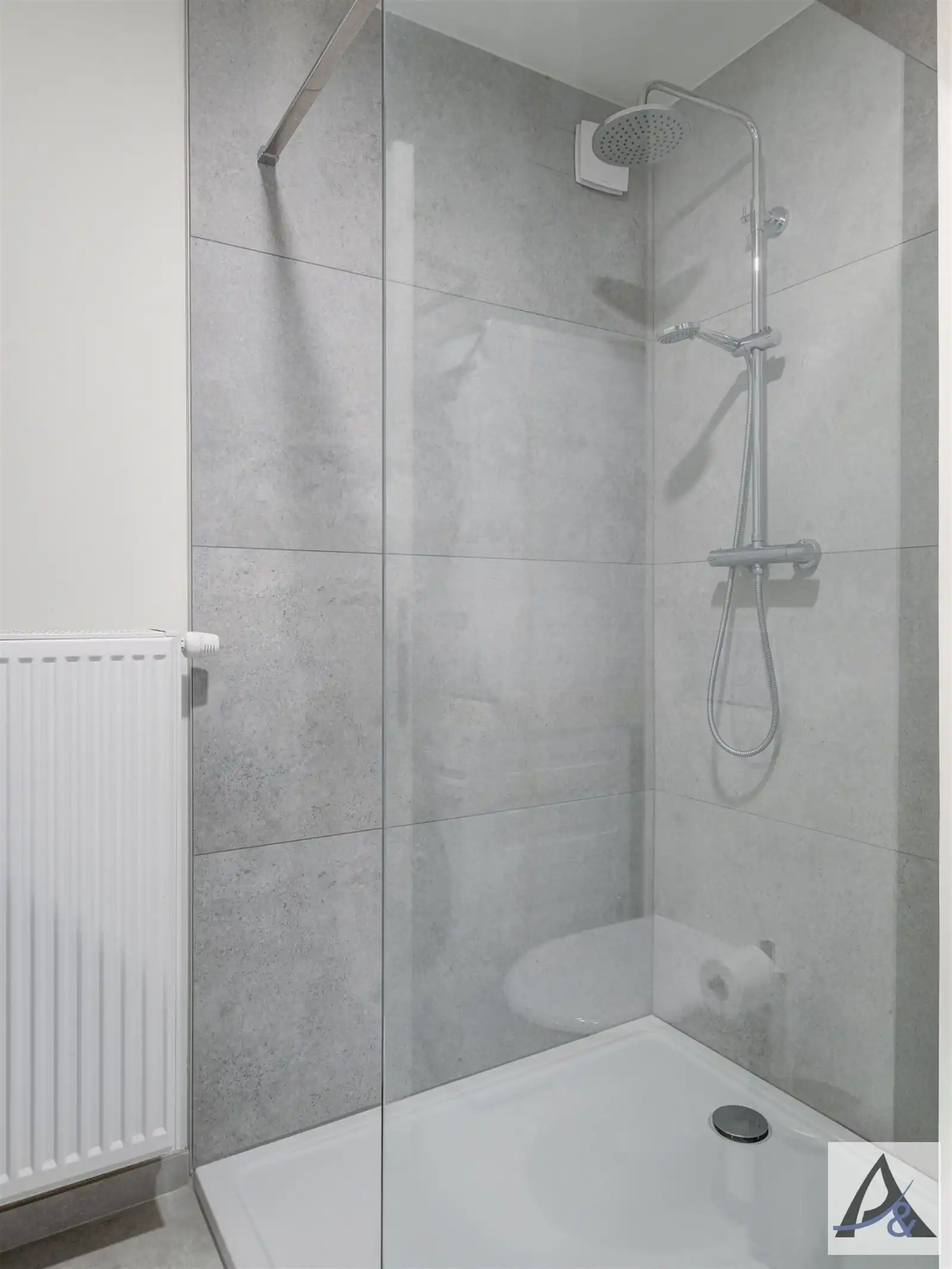 Instapklaar gelijkvloers appartement in hartje Bilzen met garage foto 19