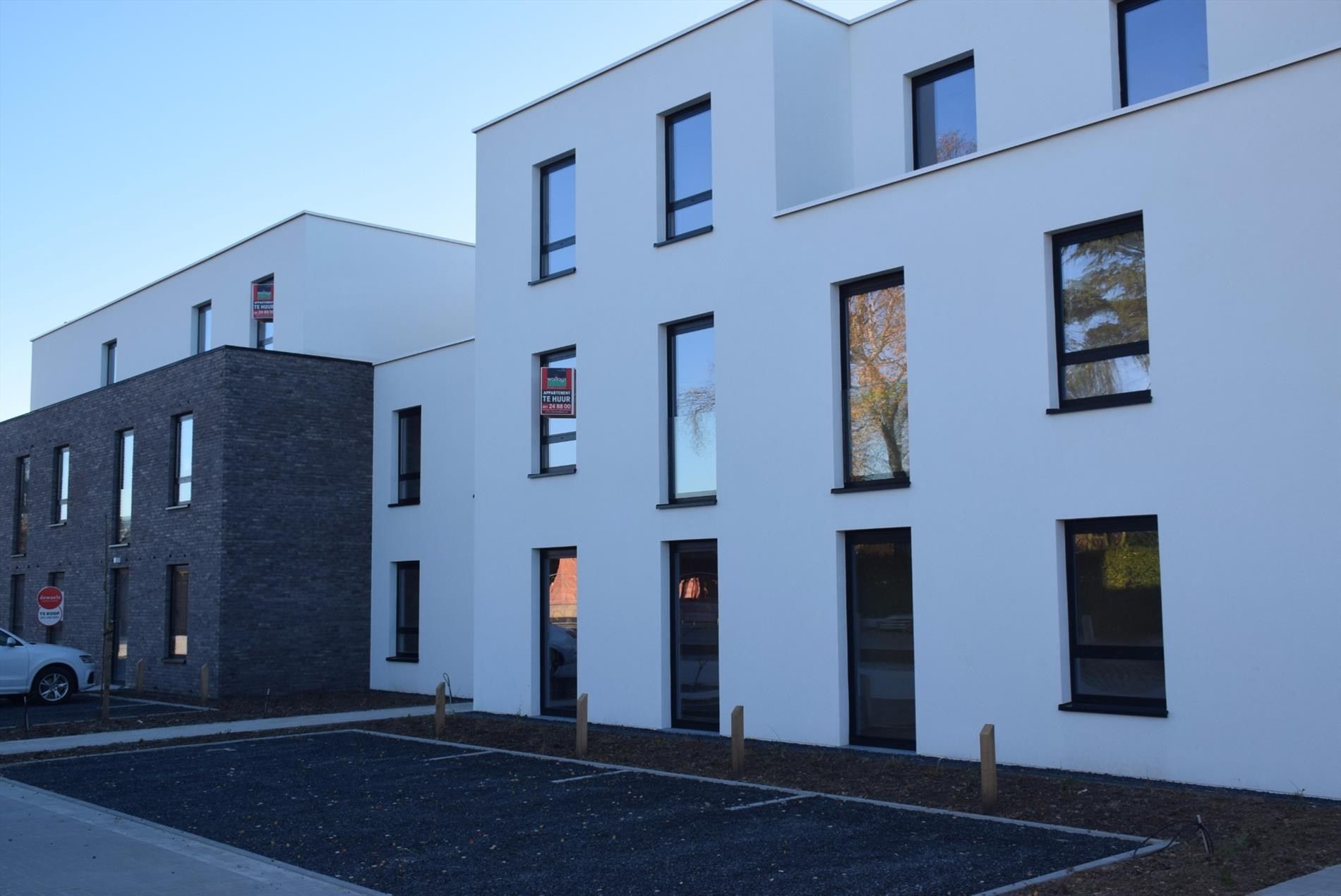 NIEUWBOUW APPARTEMENT MET TWEE SLAAPKAMERS EN TERRAS foto {{pictureIndex}}