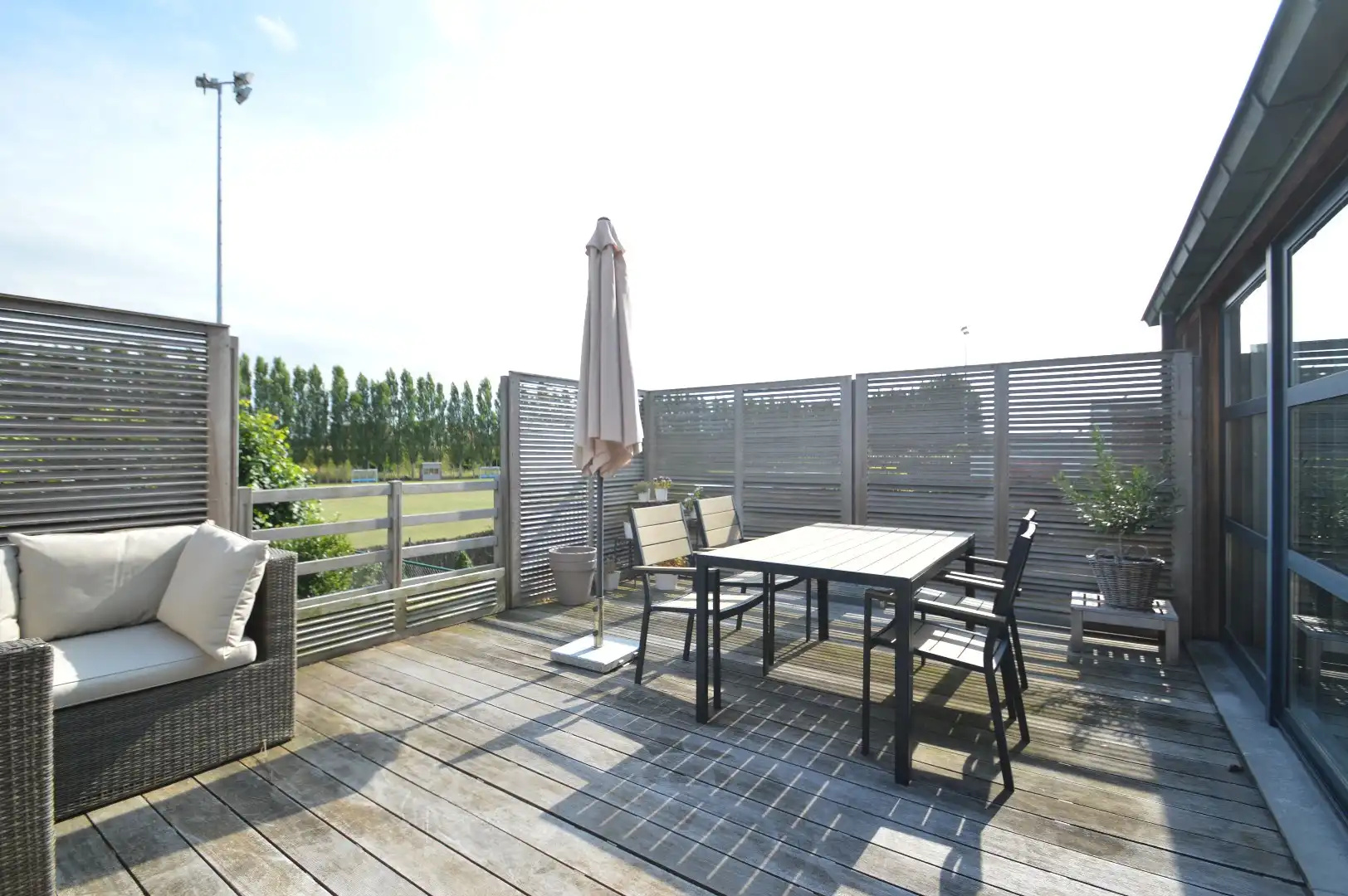 Prachtige woning met dubbele garage en tuin  foto 12