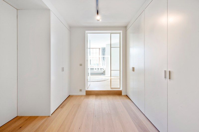 Exclusieve instapklare villa in het Zoute met zonnige tuin foto 17