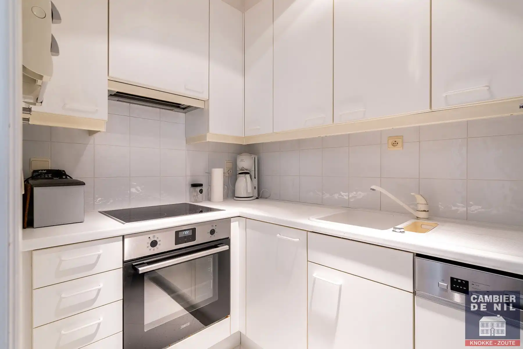Instapklaar gemeubeld appartement met lateraal zeezicht in het Zoute foto 9