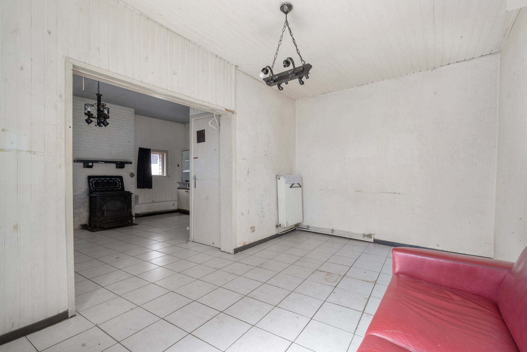 Te renoveren woning met 2 slaapkamers  foto 3