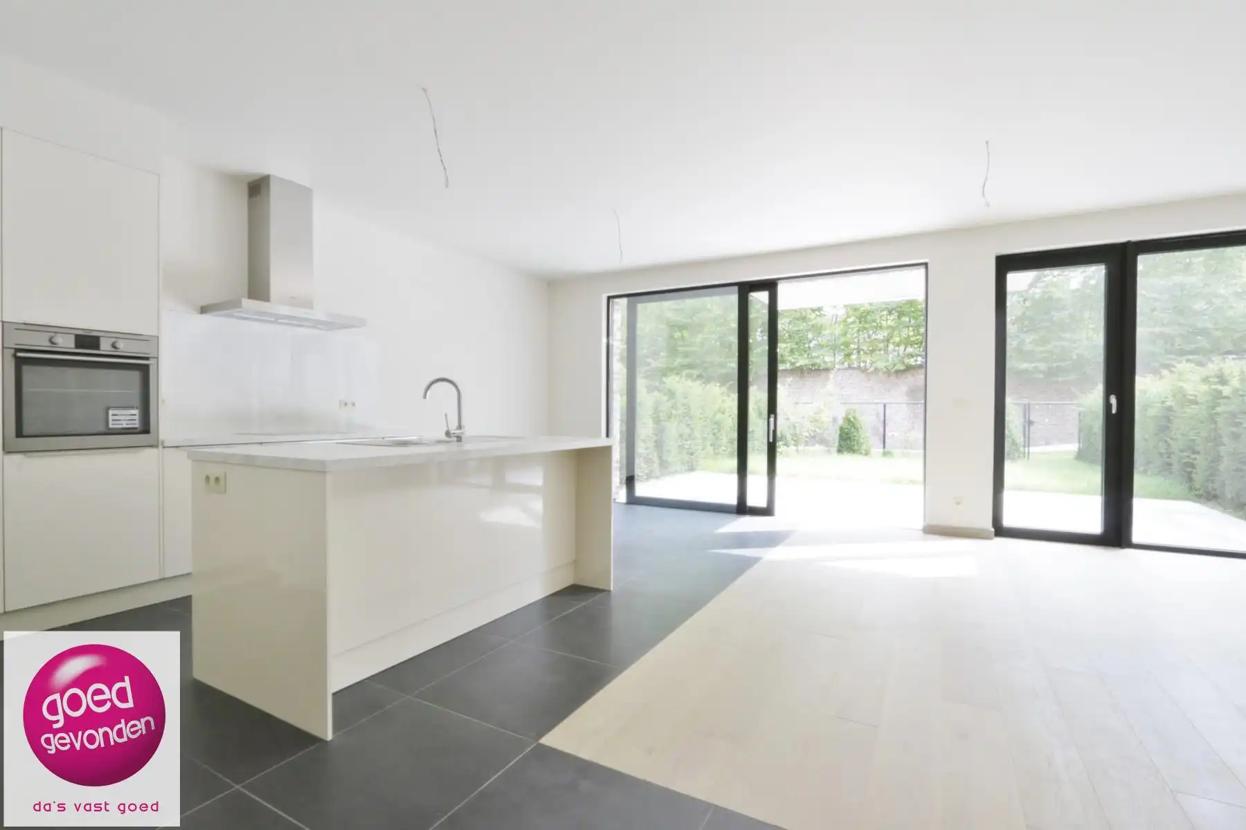 Gelijkvloers app - 1 SLK - Terras + tuin foto 2