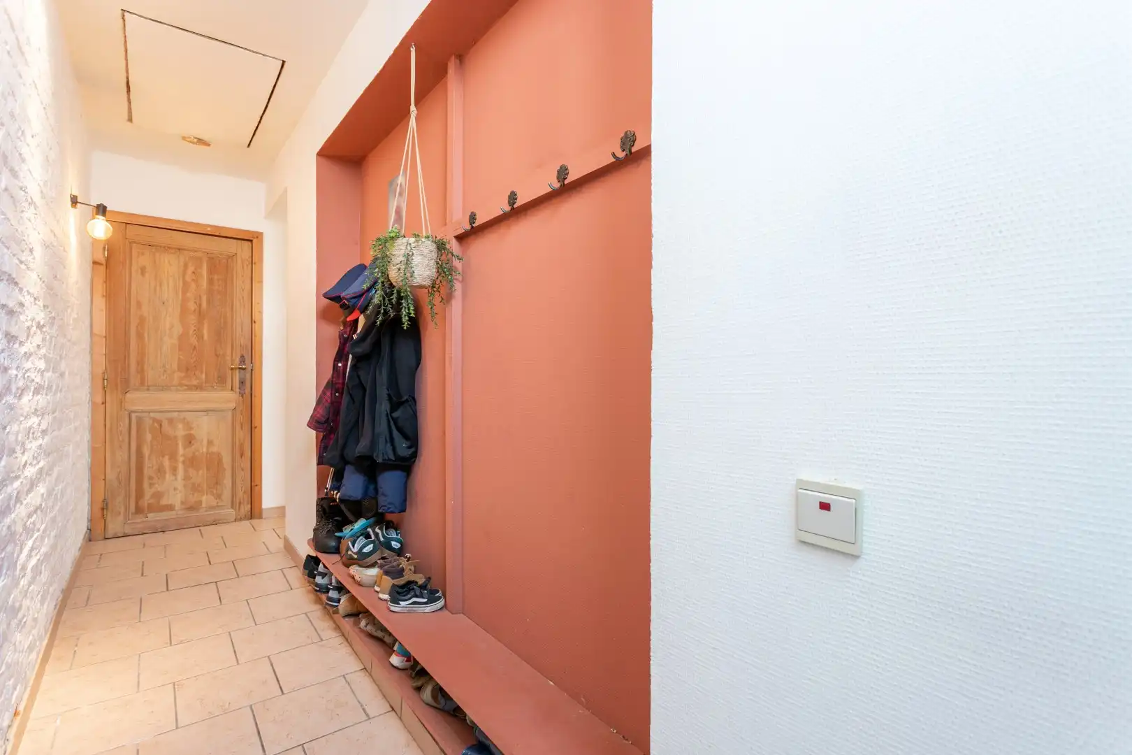 Instapklare woning met 4 slaapkamers en tuin te Huizingen foto 3