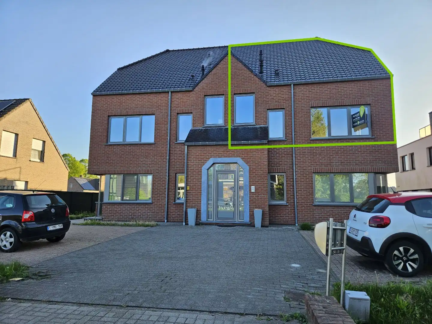 Duplexappartement met 2 slaapkamers en ruim terras in Geel-Punt! foto {{pictureIndex}}
