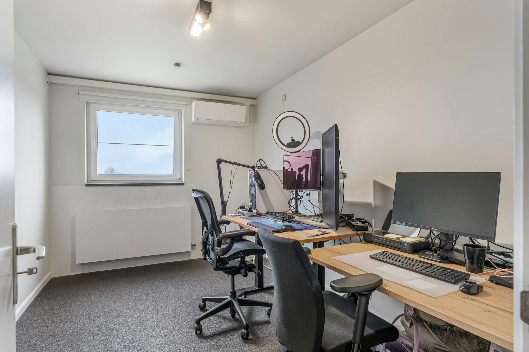 Instapklaar penthouse met 2 slaapkamers en autostandplaats in Hasselt foto 8