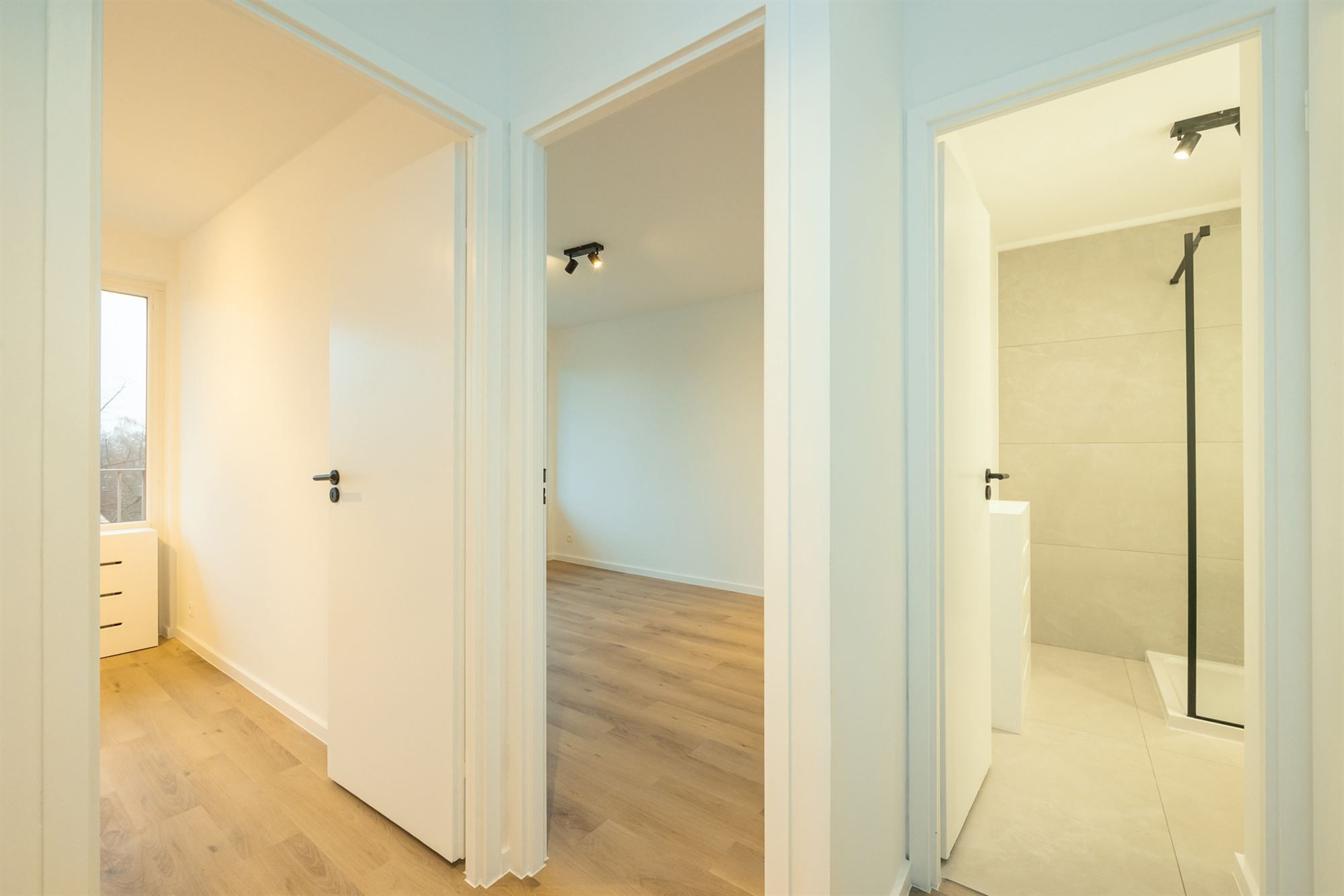 Gerenoveerd app. met 2 slpk. en terras foto 14