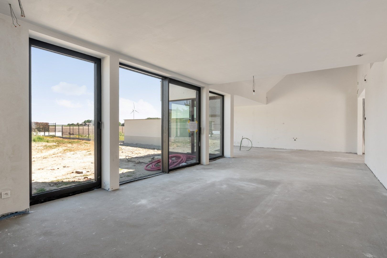 Exclusieve halfvrijstaande woning te koop na transformatie van bestaande hoeve naar 2 casco+ BEN-woningen!  foto 12