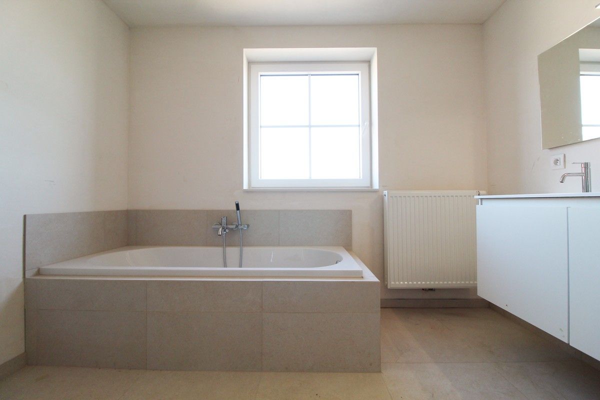 Halfopen nieuwbouwwoning met garage Roeselare foto 9