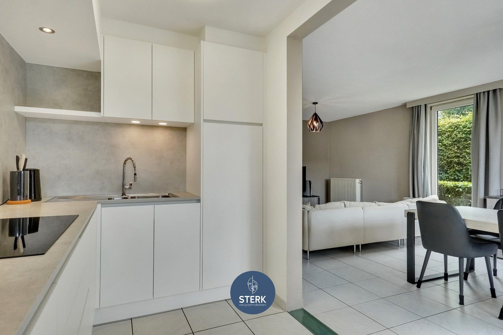 GELIJKVOERS APPARTEMENT VAN 89 M² MET TUIN VLAKBIJ MAASTRICHT ! foto 10