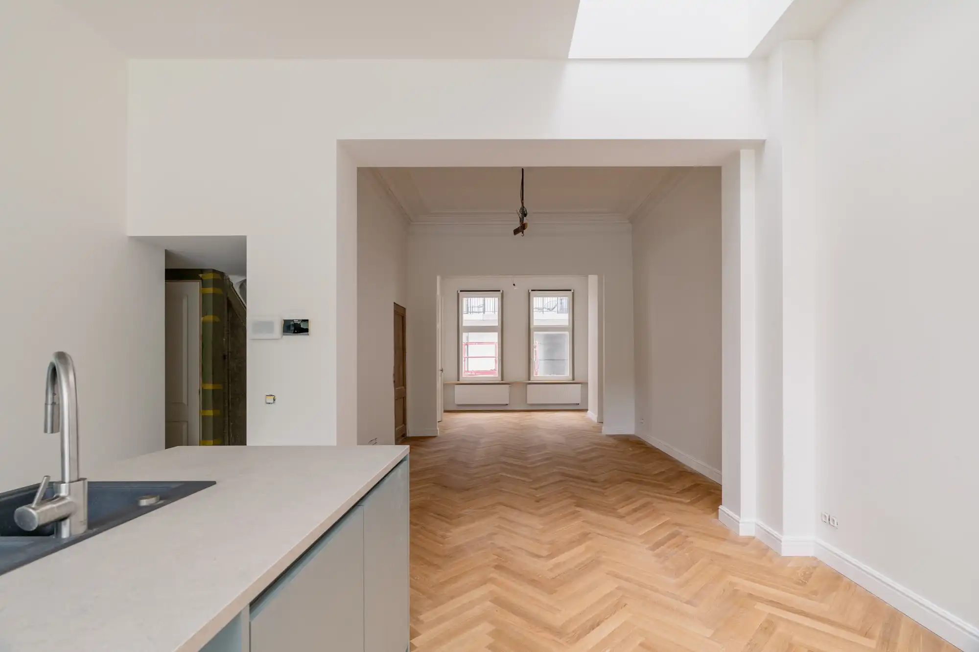 Volledig gerenoveerde woning. Eerste bewoning. Vijf slaapkamers. Een tuin die maar niet stopt. foto 2