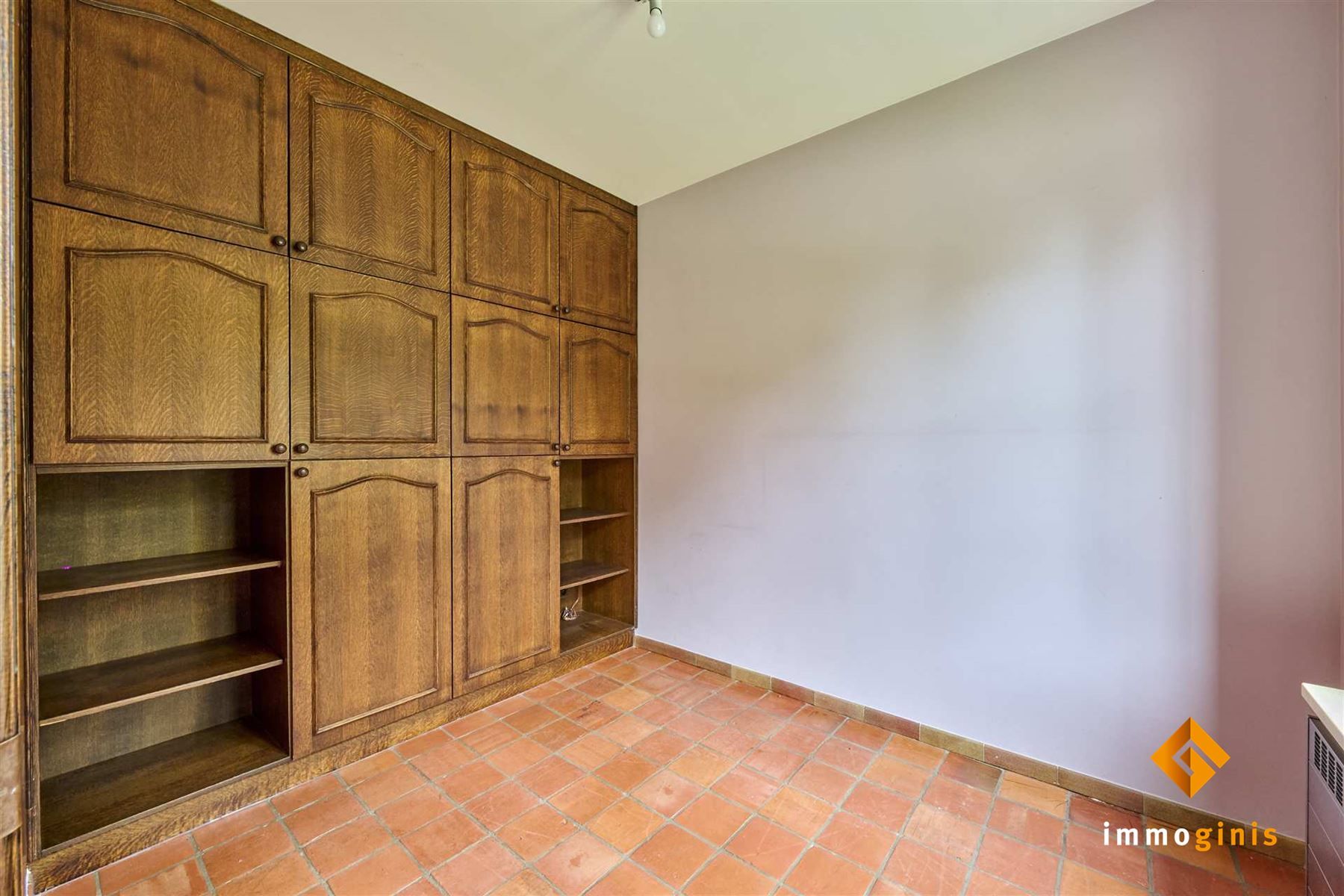 Zéér ruime woning met dubbele inpandige garage op mooi perceel van 7a33ca. foto 12