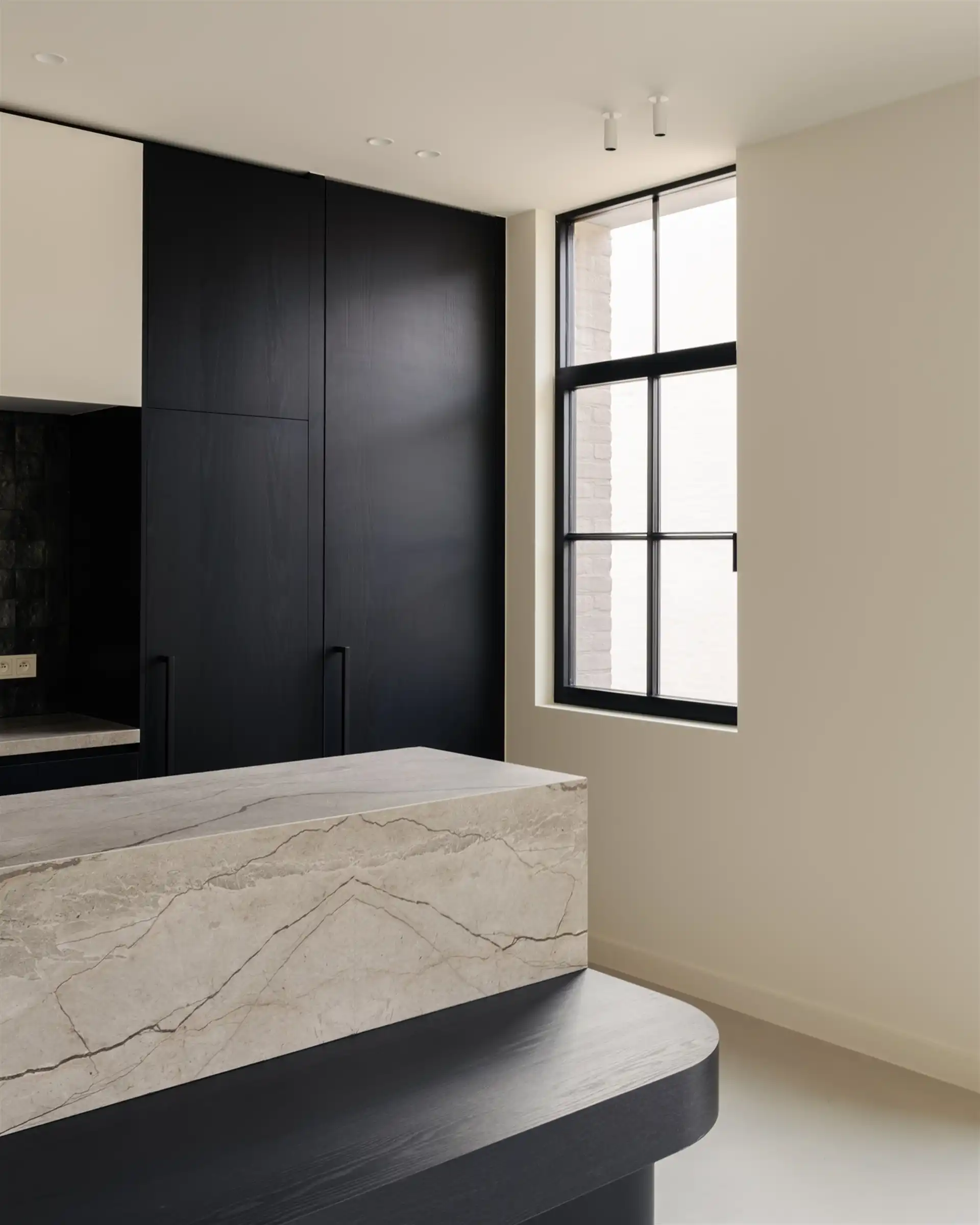 Exclusieve high-end woning in hartje Brussegem foto 4