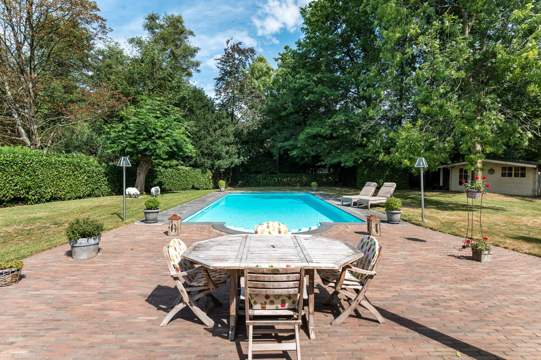 Ruime villa met aparte praktijkruimte op ca. 2.168 m2. foto 25