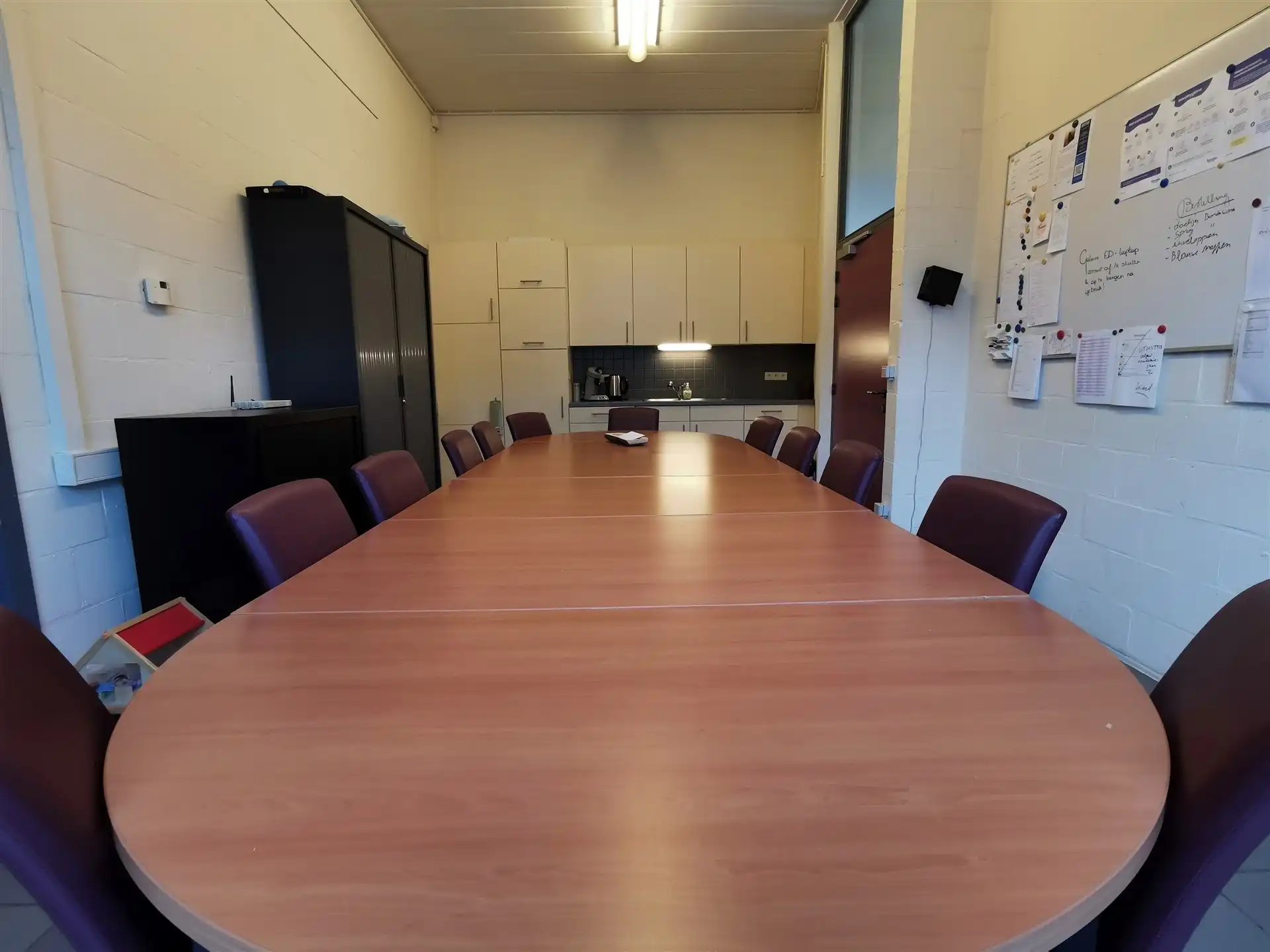 Opbrengsteigendom bestaande uit verhuurde kantoren en opslag foto 8