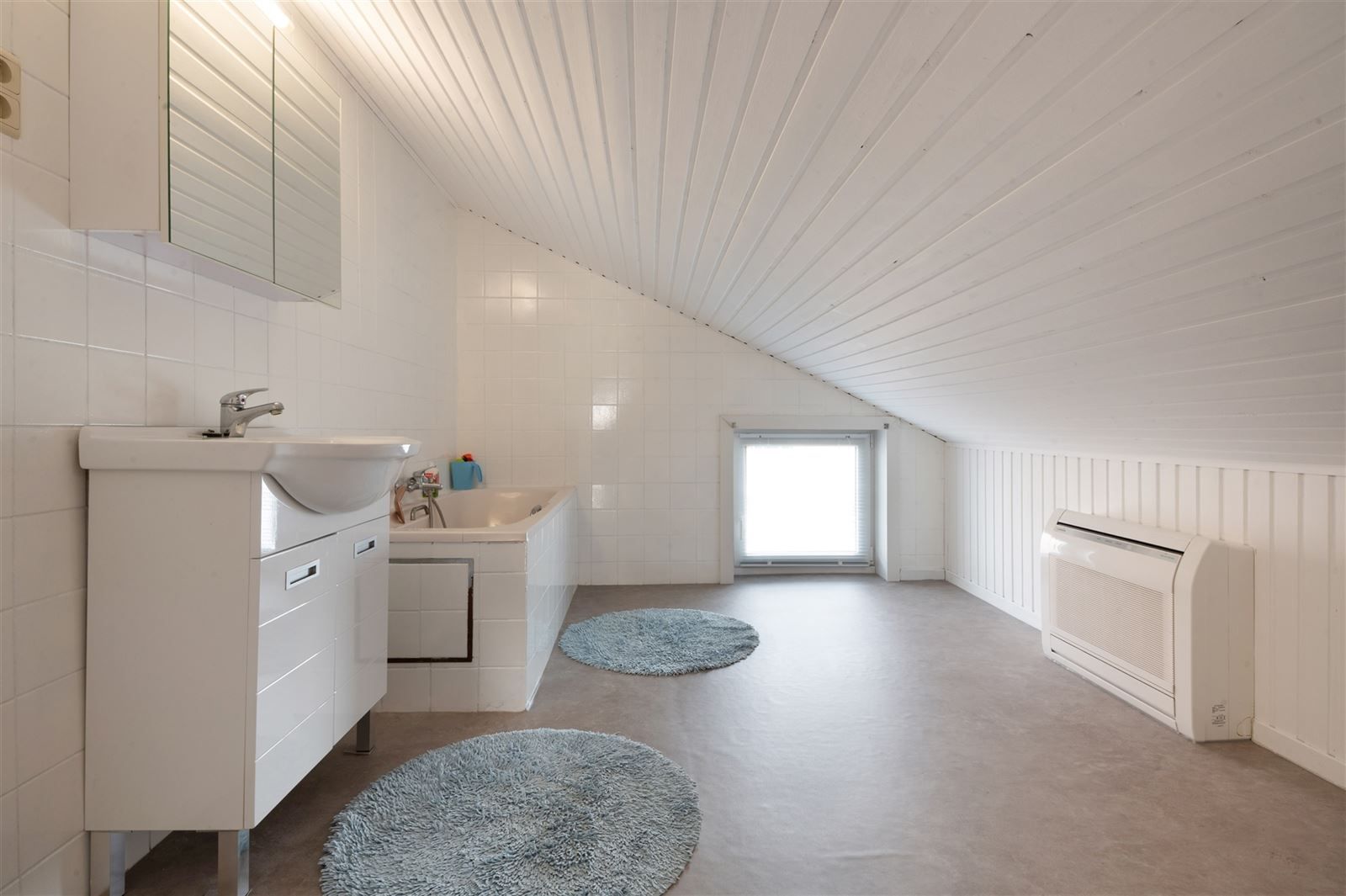 Gezellige gezinswonig met grote tuin op 27are20 foto 15