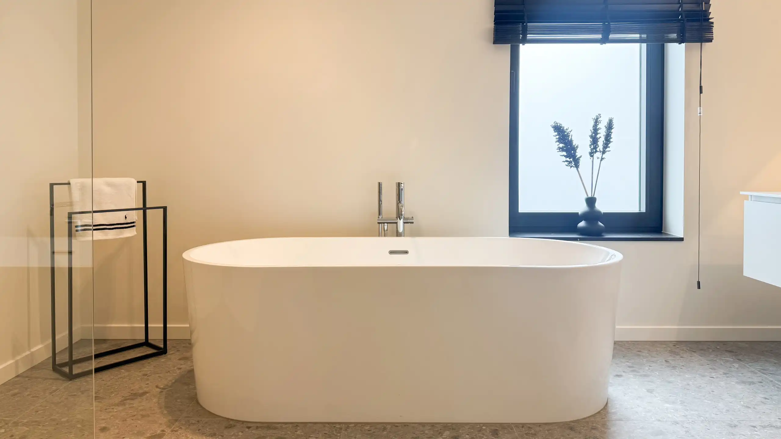 Luxueuze nieuwbouwwoning uit 2023 met E-peil 13 te Paal! foto 36