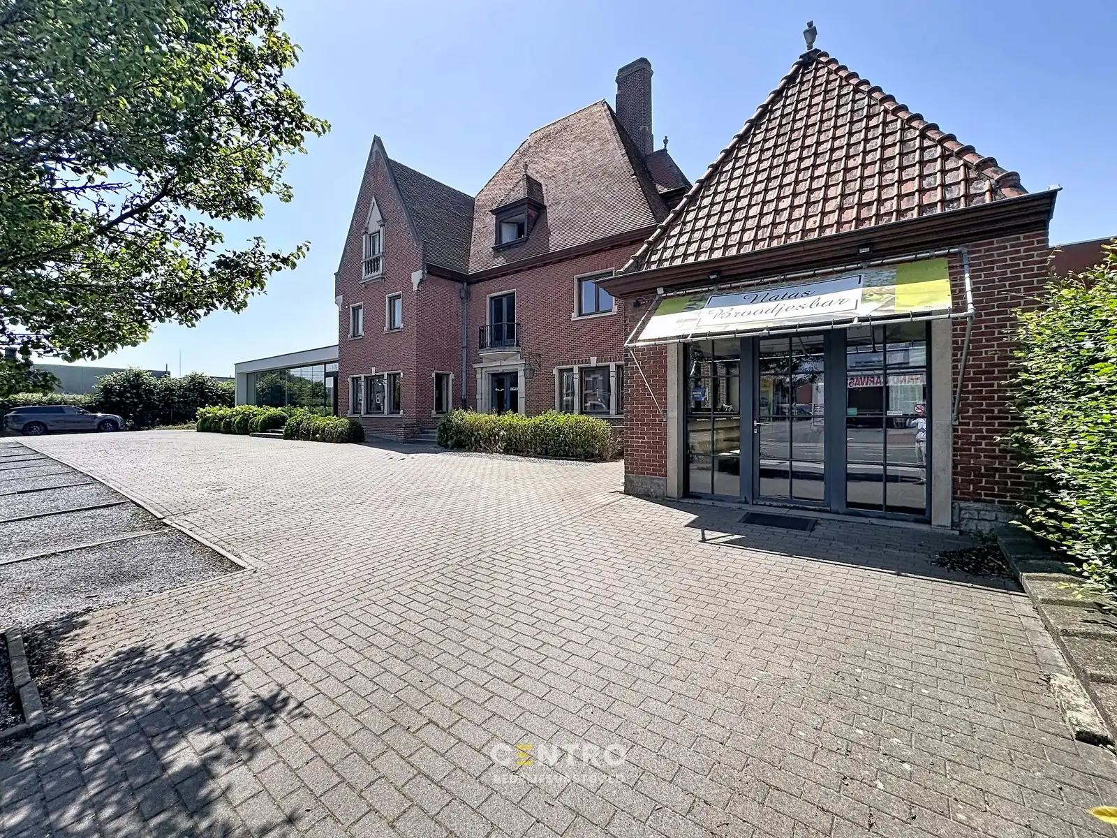 Commerciële site met woonst op toplocatie te Roeselare! foto 22