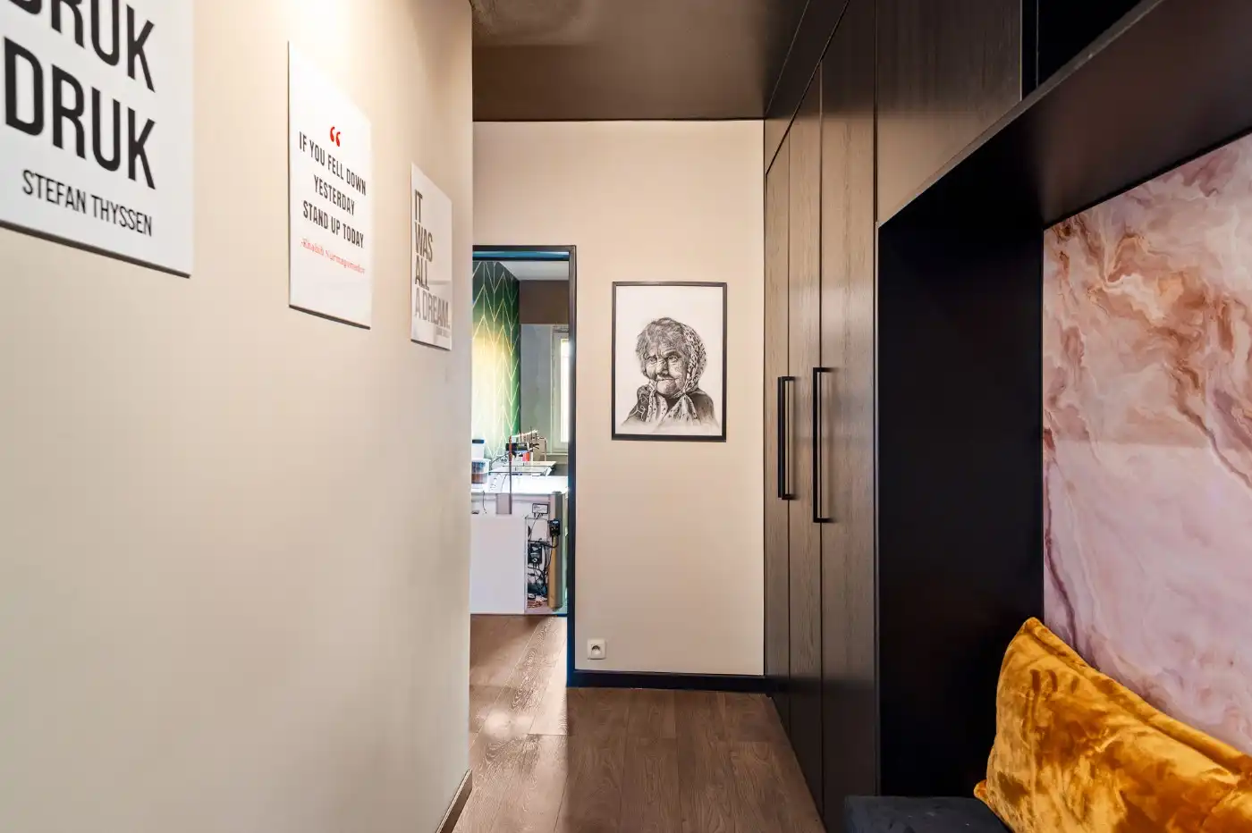 Keurig gerenoveerd, gelijkvloers appt. met 2 slpk., terrasje en garagebox foto 14