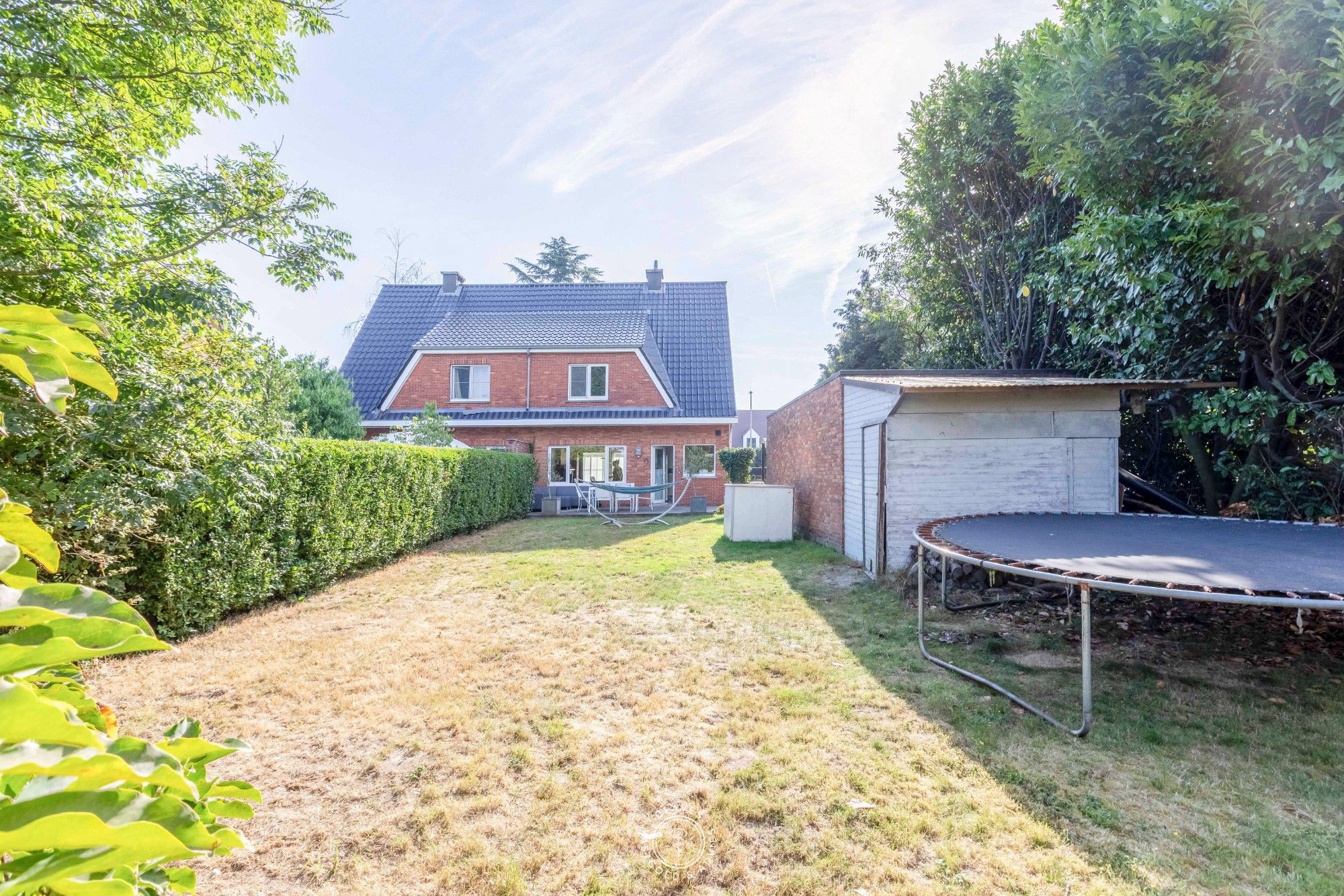Charmante halfopen woning met lange oprit en zonnige tuin foto 8