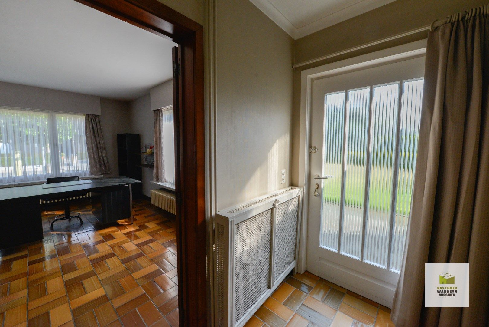 Statige villa met 3 slaapkamers en praktijkruimte met opslagplaats/atelier van 114 m2  foto 5