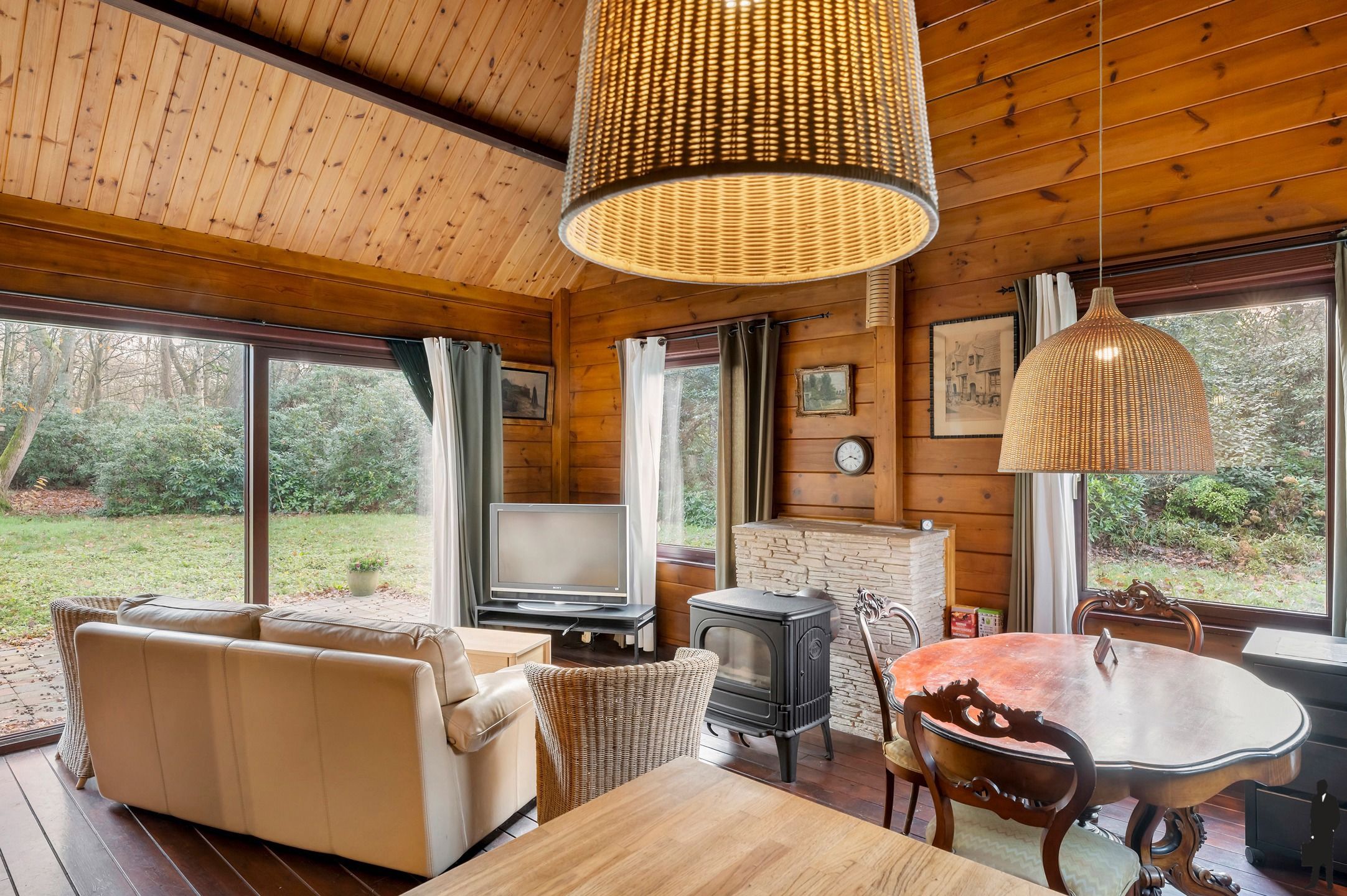 Hoofdfoto van de publicatie: Charmante chalet uit 2006, gelegen in een rustige doodlopende straat, temidden in een prachtige groene omgeving! 