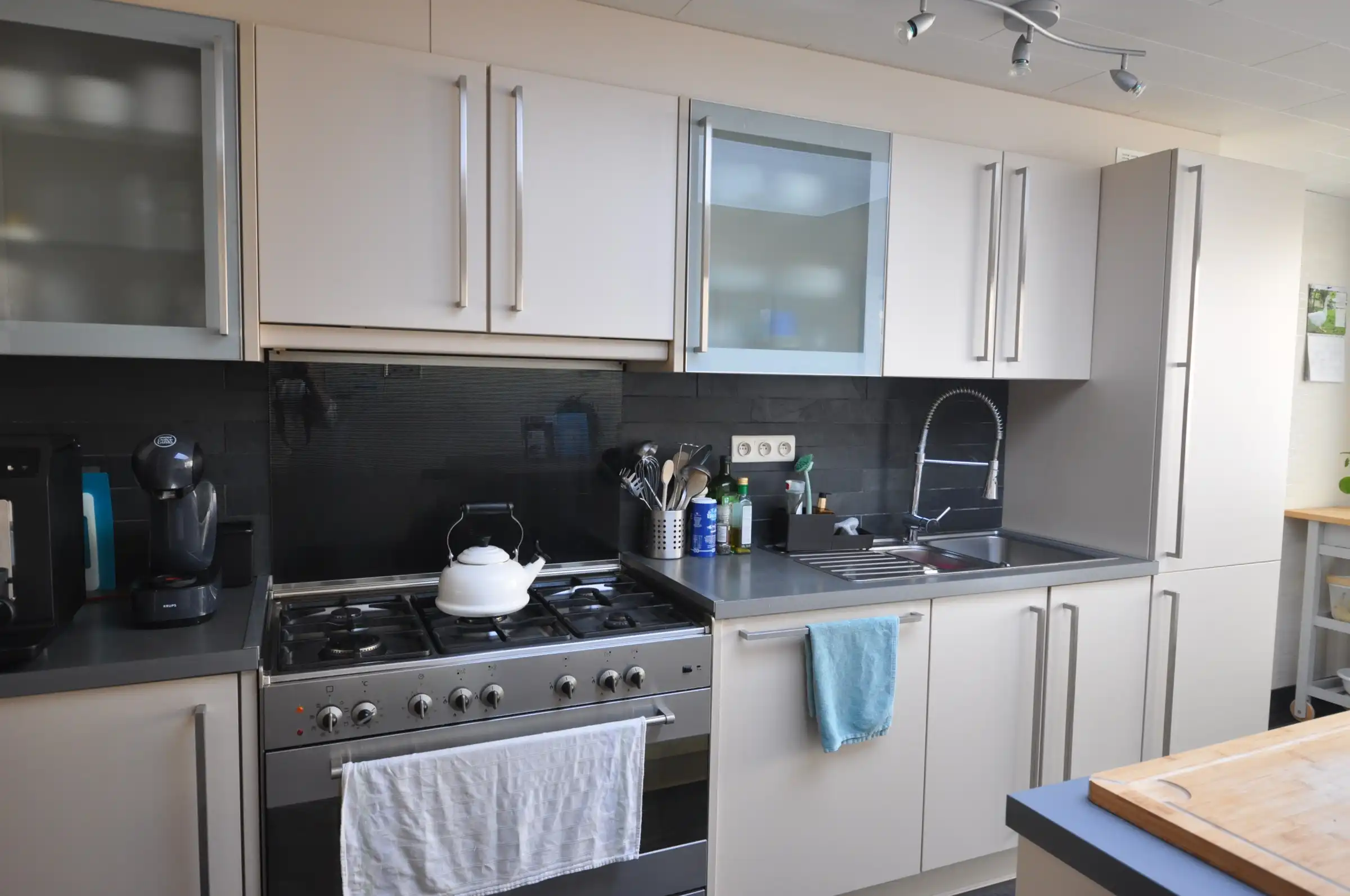 Vernieuwde herenwoning in het centrum van Zandvoorde foto 7