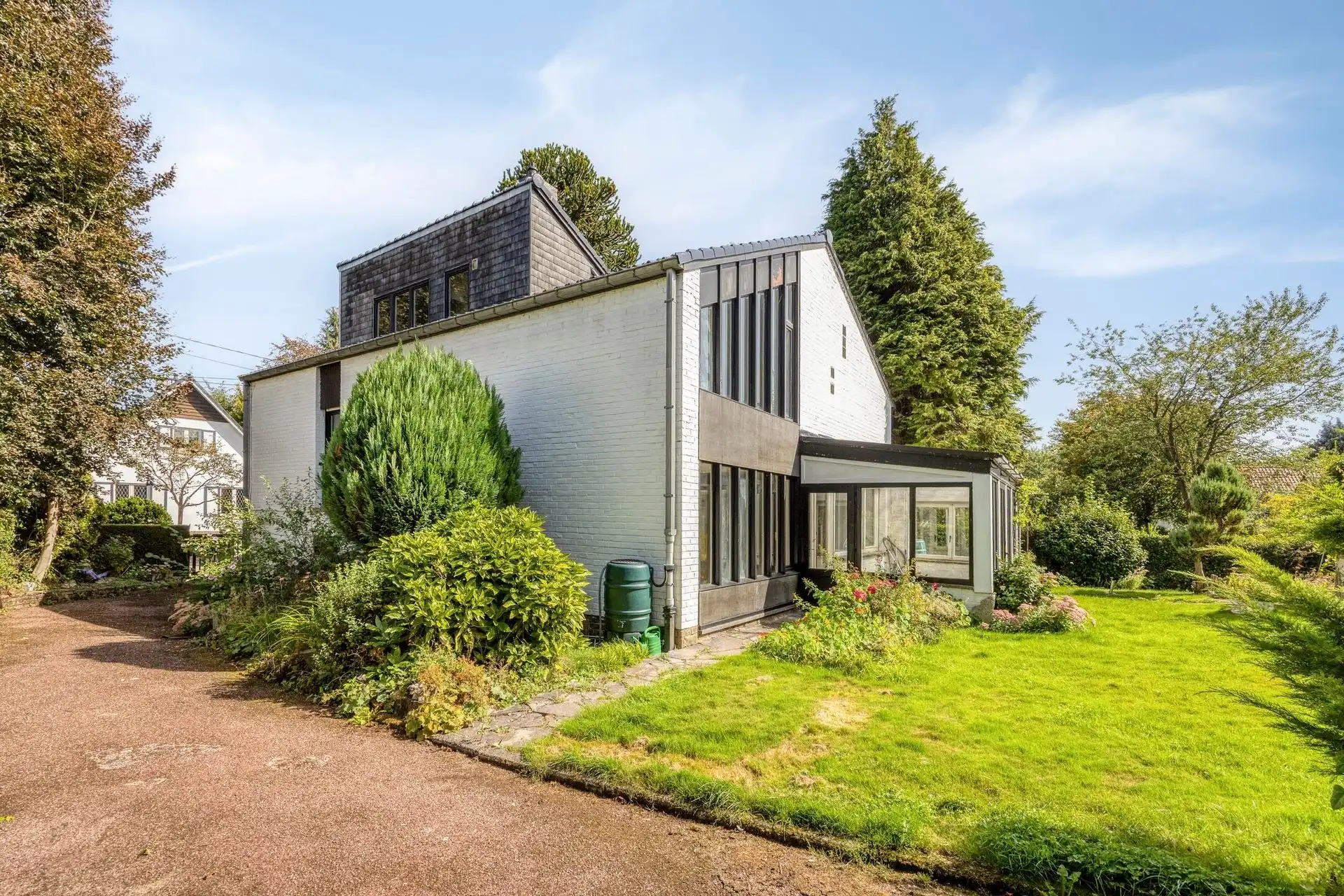 Ruime villa te moderniseren op rustige locatie foto 24