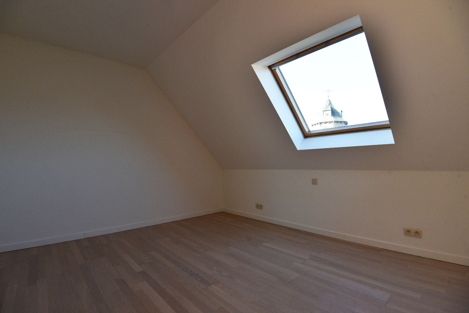 Duplex appartement met 3 slaapkamers en balkon te Adegem Dorp. foto 8